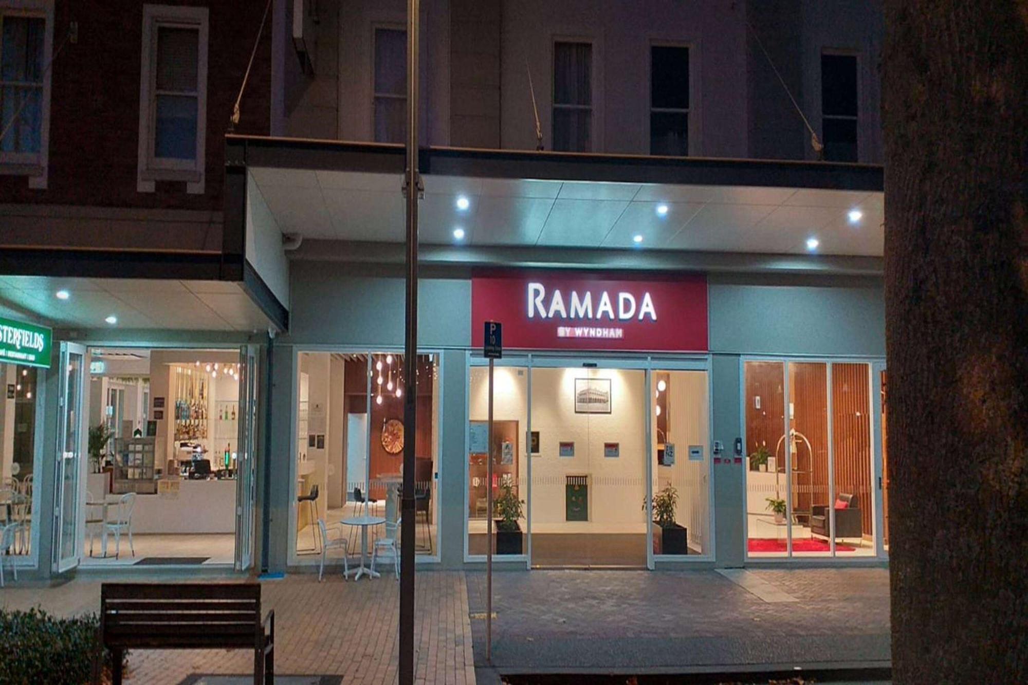 Ramada By Wyndham, Hamilton City Center Eksteriør billede