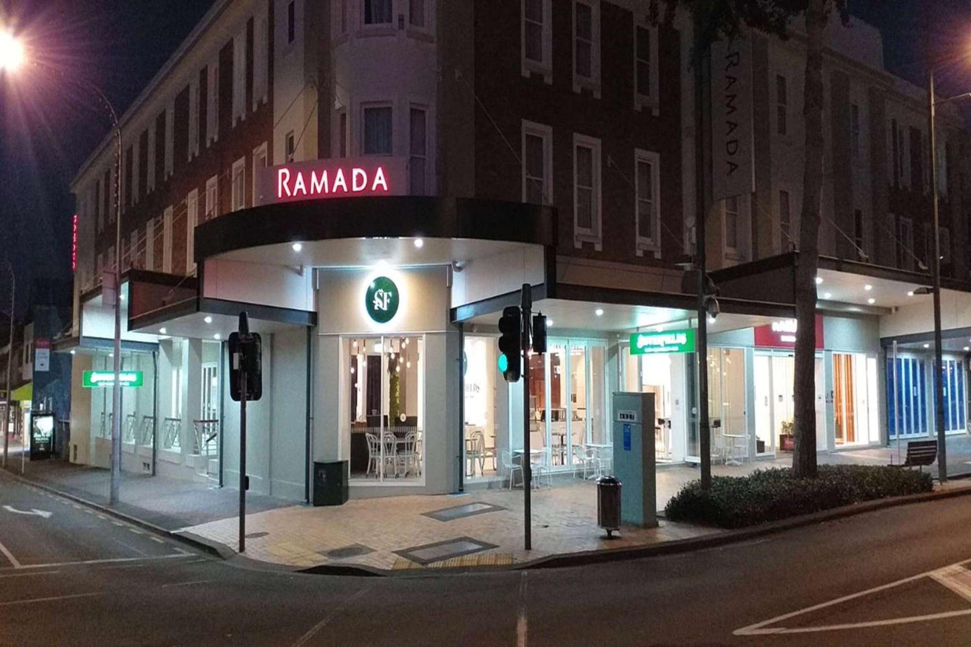 Ramada By Wyndham, Hamilton City Center Eksteriør billede