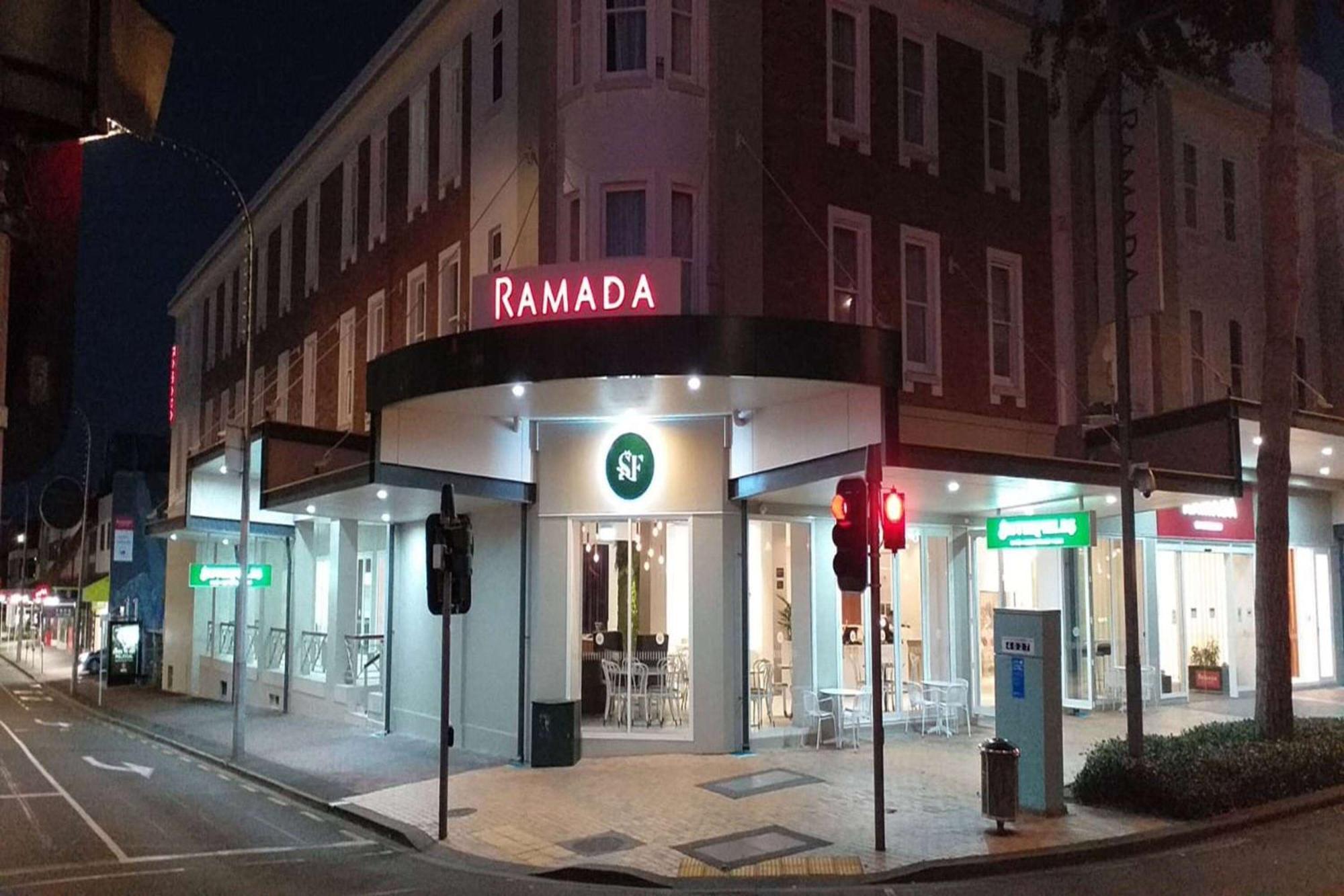 Ramada By Wyndham, Hamilton City Center Eksteriør billede